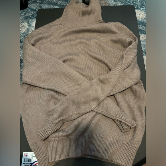 Brown turtle neck sweater - Picture 2 of 3